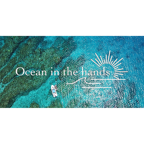 UMI ART Ocean in the hands