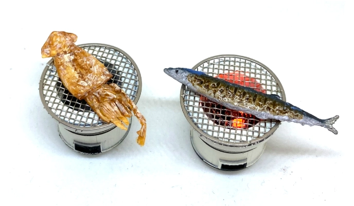 七輪でさんま、またはするめ焼き炭火焼に見える電気付き