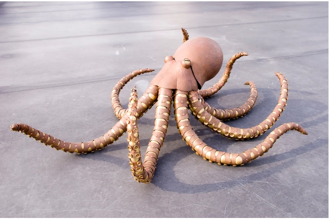 Octopus（幅70×奥行70×高さ27cm）1,430,000円