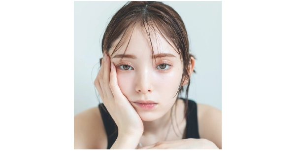 透明感あふれる橋下美好が続ける、FRENAVAの美肌メソッド