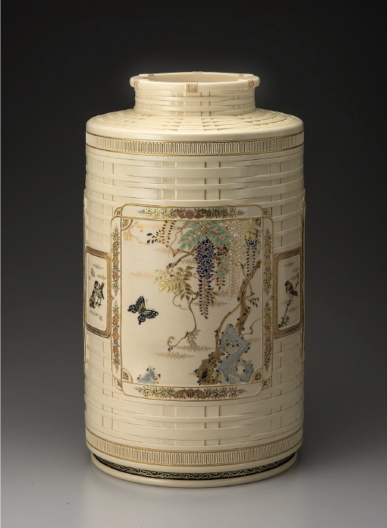 薩摩竹籠草花文花瓶
（21.5×39.7cm）3,300,000円