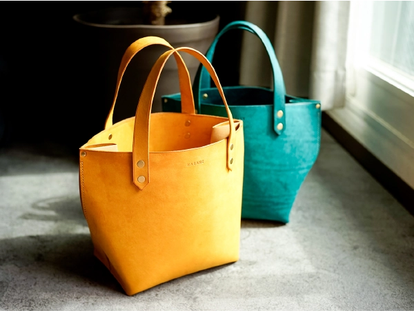 No.45 Mini Tote Bag			
（牛革、幅20×奥行16×高さ26cm）各27,500円