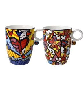 左）A NEW DAY(MUG)右）All We Need Is Love （MUG）（H11cm）各9,900円