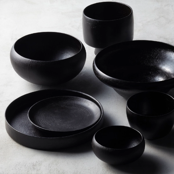 丸盆 黒（直径25.4×高さ3.5㎝）高足椀 大（直径14.2×高さ13.3㎝）など