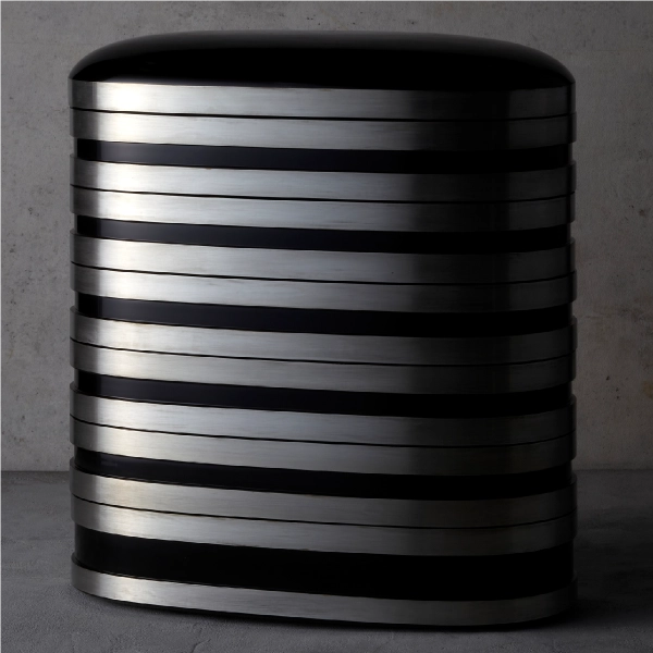 曲輪錫帯六段重 黒塗（幅32×奥行16.5×高さ34㎝）