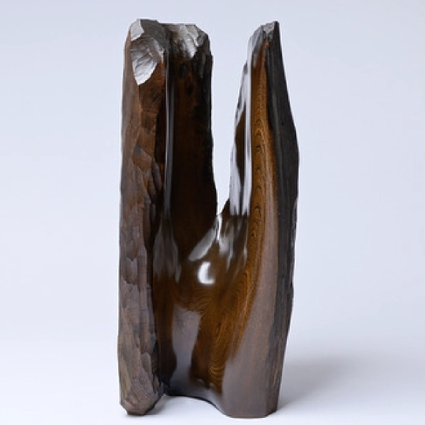 Reveal 22-01（欅・漆、 幅18×奥行18×高さ45㎝）