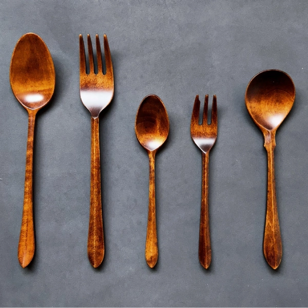 テーブルスプーン （縦18.8×横3.9㎝）テーブルフォーク （縦18.8×横2.9㎝）など