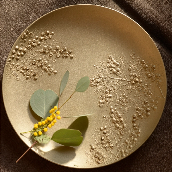 丸皿 14℃（会津鉄錆絵・錫仕上げ、直径18×高さ2㎝）