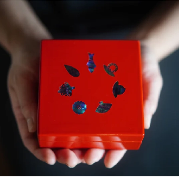 ななふさ螺鈿 小箱（幅10×奥行10×高さ4.7㎝）