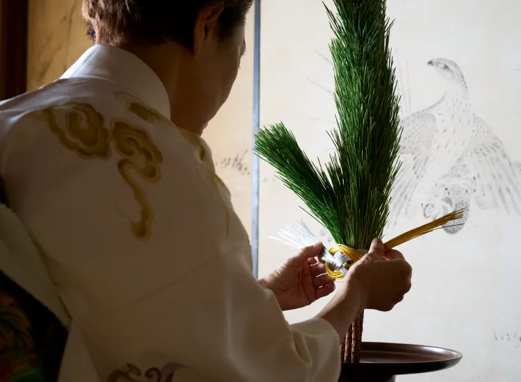 壮大かつ繊細、生きとし生けるものたちの正月。