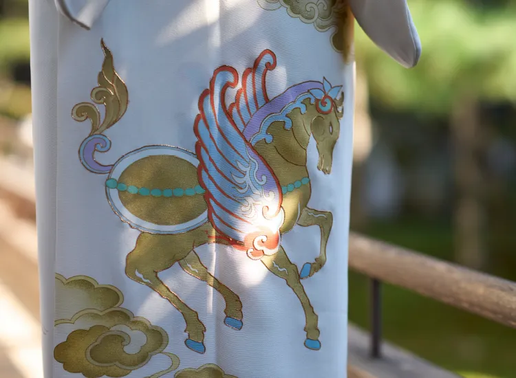 壮大かつ繊細、生きとし生けるものたちの正月。