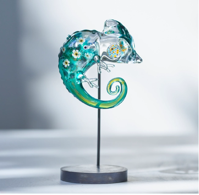 関由美（ガラス）