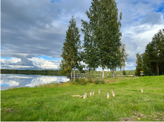 フィンランドのコテージライフといえば森、湖、サウナ、そしてモルック。
