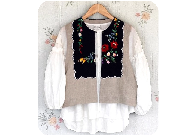 カロチャ刺繍テーブルセンターを利用してリメイクしたベスト