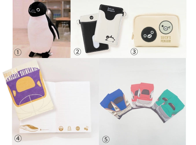 Suica′s Penguin グッズ
											①Suicaのペンギン ぬいぐるみ（M）1,760円
											②Suicaのペンギン 両面パスケース（スイム）3,300円
											③Suica刺繍ボックスポーチ大（フェイス）2,970円
											JR東日本鉄道グッズ
											④TRAINIART ステッチャーノートE8系 748円
											⑤TRAIN POCHI BUKURO E5E6E7MIX 427円