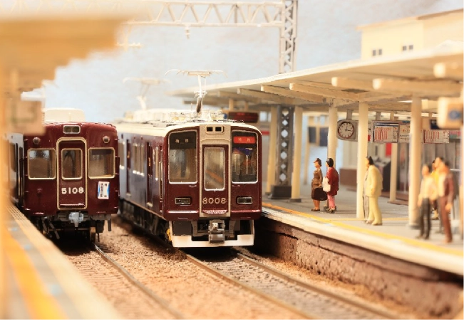 夙川駅。特急列車が停車します。(HOゲージ)