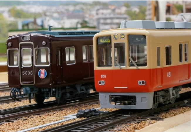仲良く山陽電鉄線を走る阪急電車と阪神電車。(HOゲージ)